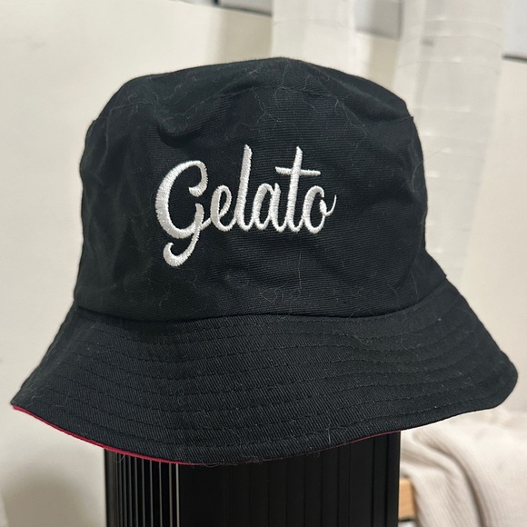 gelato Accessories - Reversible Black & Pink Bucket Hat